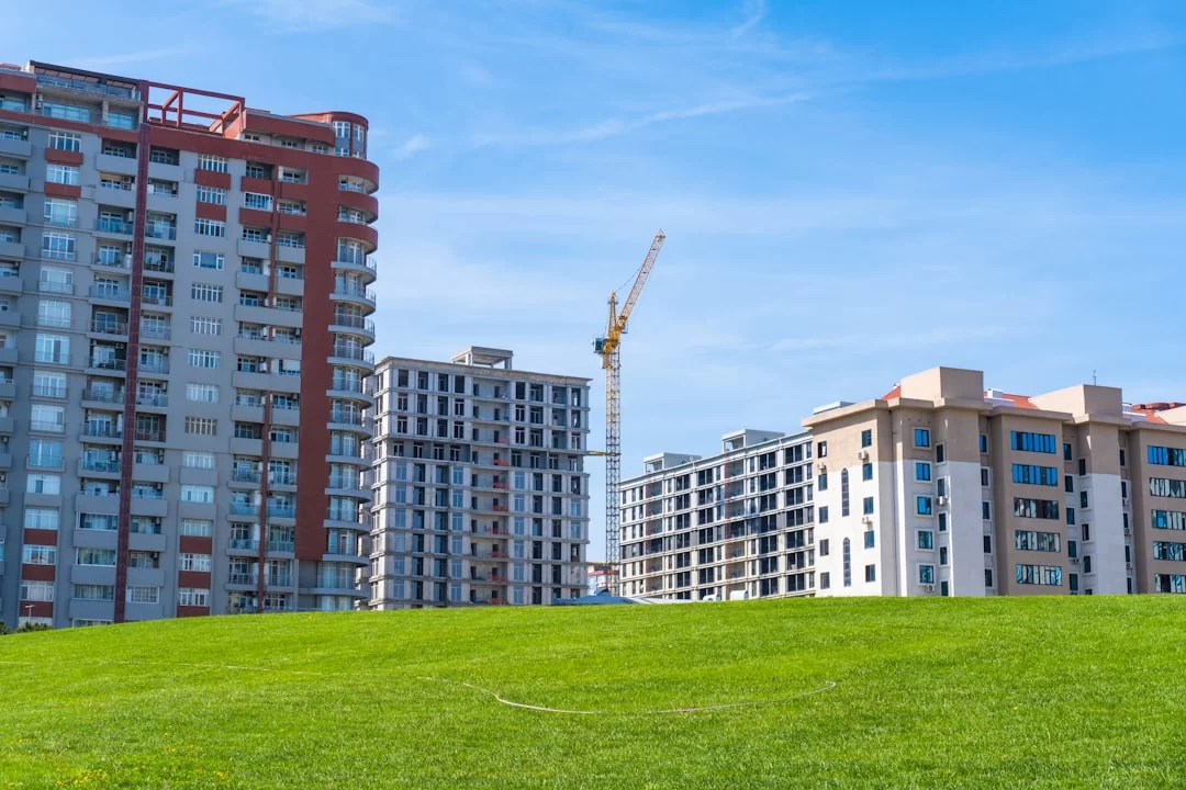 Büyükçekmece güvenilir kentsel dönüşüm firmaları tarafından inşa edilen modern binalar