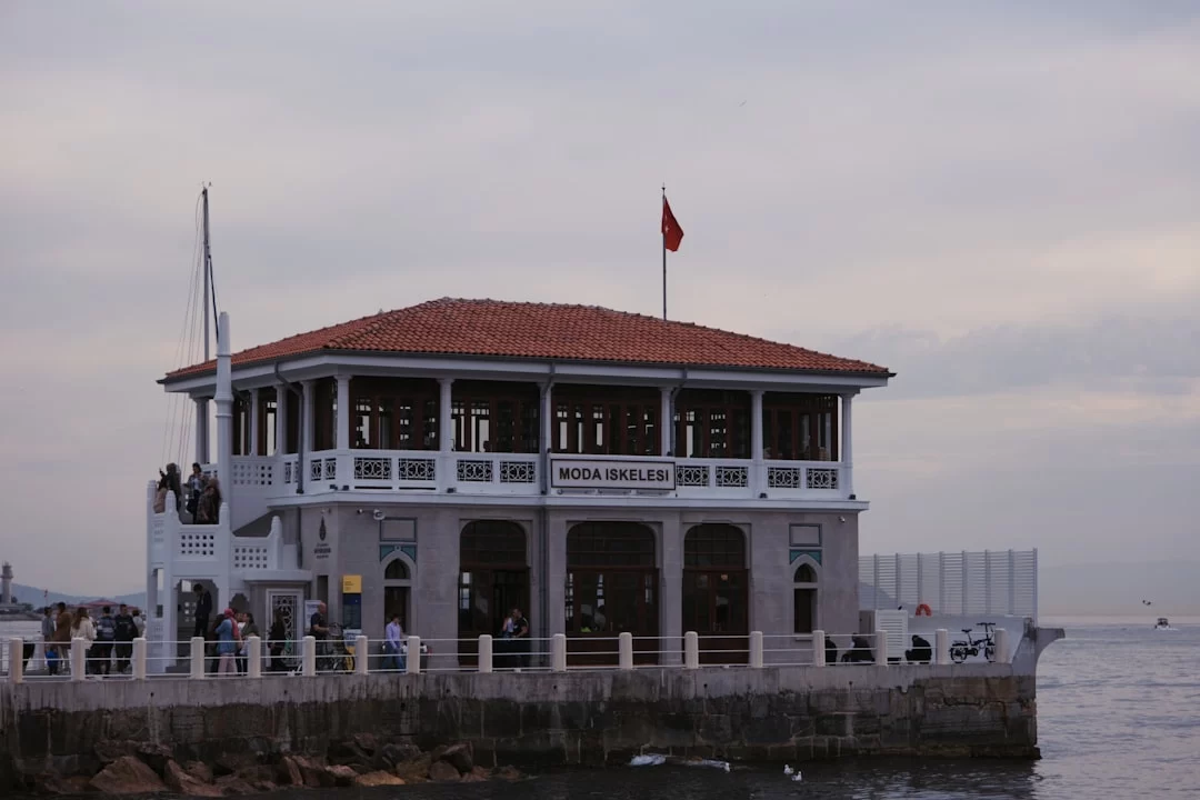 Kadıköy riskli yapı raporu nereden alınır? süreci için kentsel dönüşüm şantiyesi.