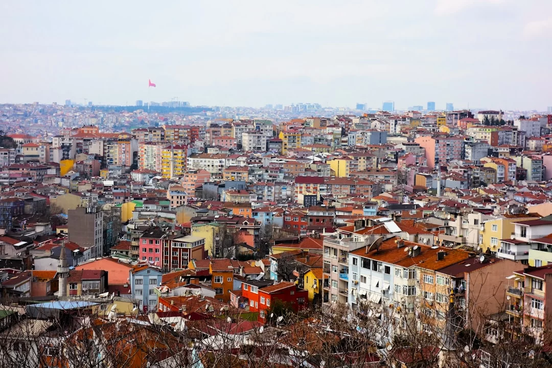 Sarıyer belediyesi kentsel dönüşüm sorgulama ekranı ve belediye binası görünümü