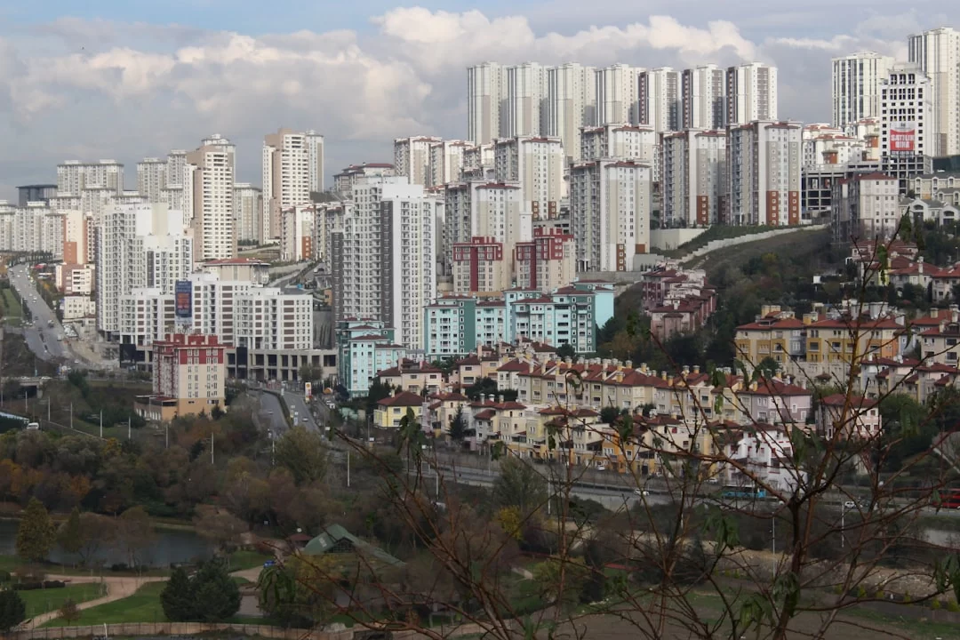 Sancaktepe güvenilir kentsel dönüşüm firmaları ile yapılan modern bina inşaatı